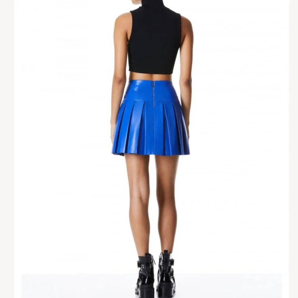 Alice and Olivia EMILIE VEGAN LEATHER BOX PLEATED MINI SKIRT - Picture 4 of 4